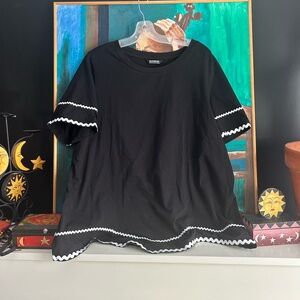 BloomChic Black Top with White Accents Size Plus Size 18-20